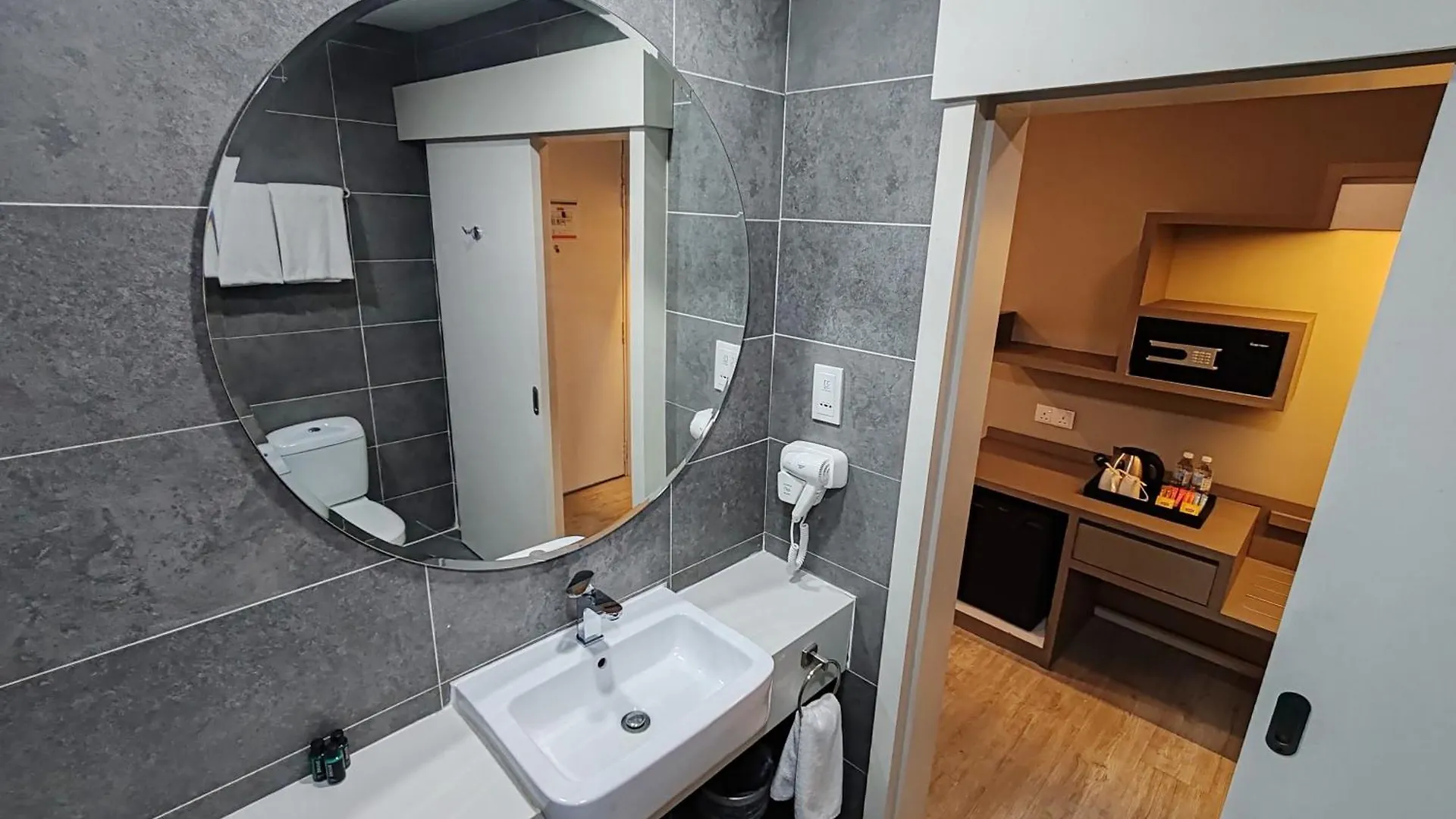 Qqq Hotel Type Room Empire Damansara Petaling Jaya